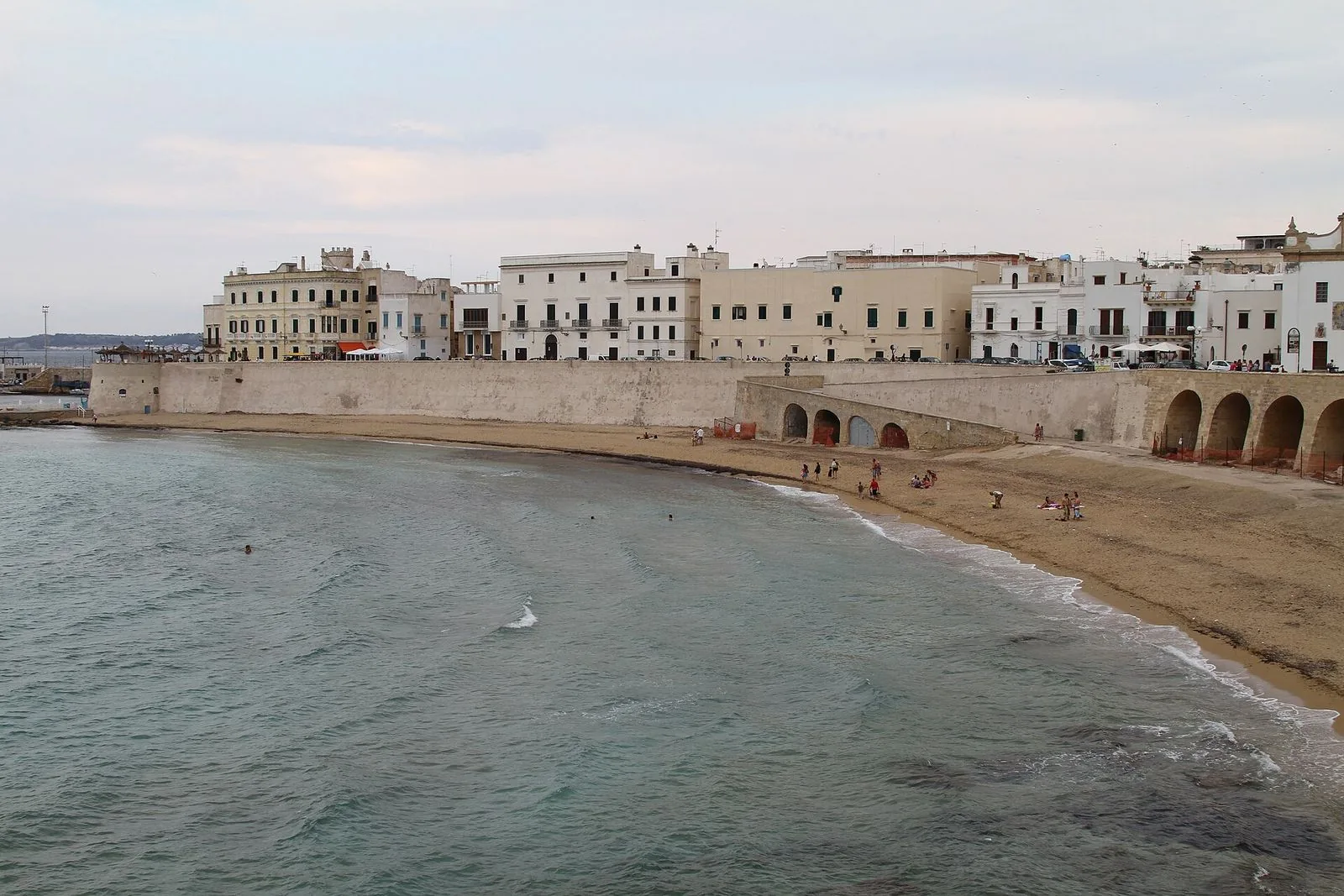 Gallipoli: il centro storico circondato dal mare